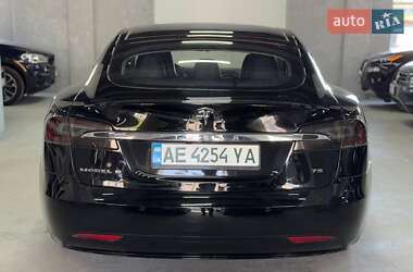 Лифтбек Tesla Model S 2016 в 