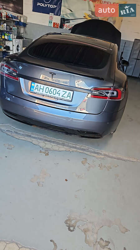 Лифтбек Tesla Model S 2017 в Львове