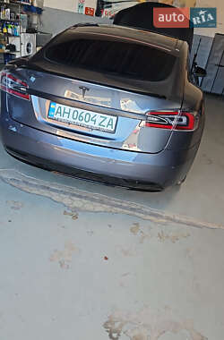 Лифтбек Tesla Model S 2017 в 