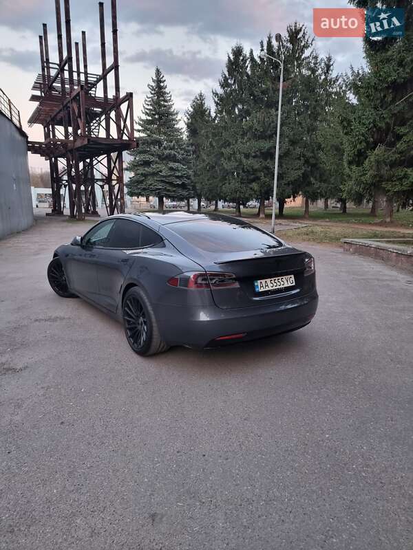 Лифтбек Tesla Model S 2020 в Львове