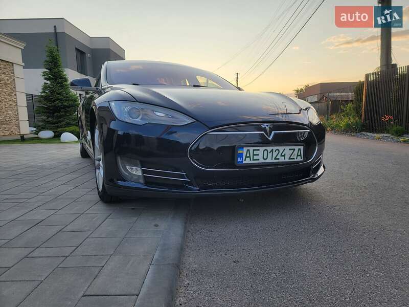 Лифтбек Tesla Model S 2013 в Днепре