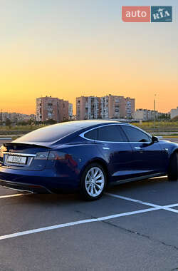 Лифтбек Tesla Model S 2015 в 