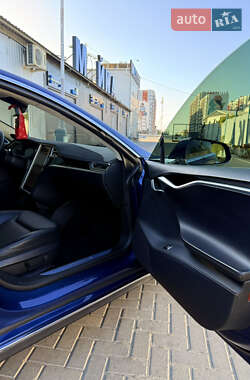 Лифтбек Tesla Model S 2015 в 