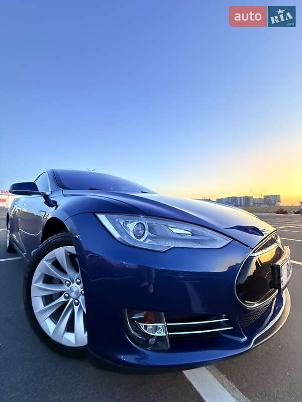 Ліфтбек Tesla Model S 2015 в Одесі