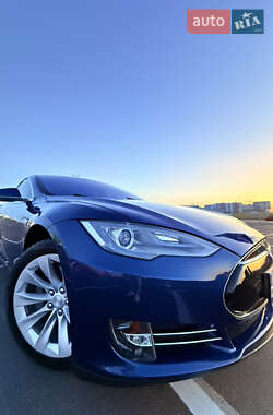 Лифтбек Tesla Model S 2015 в 