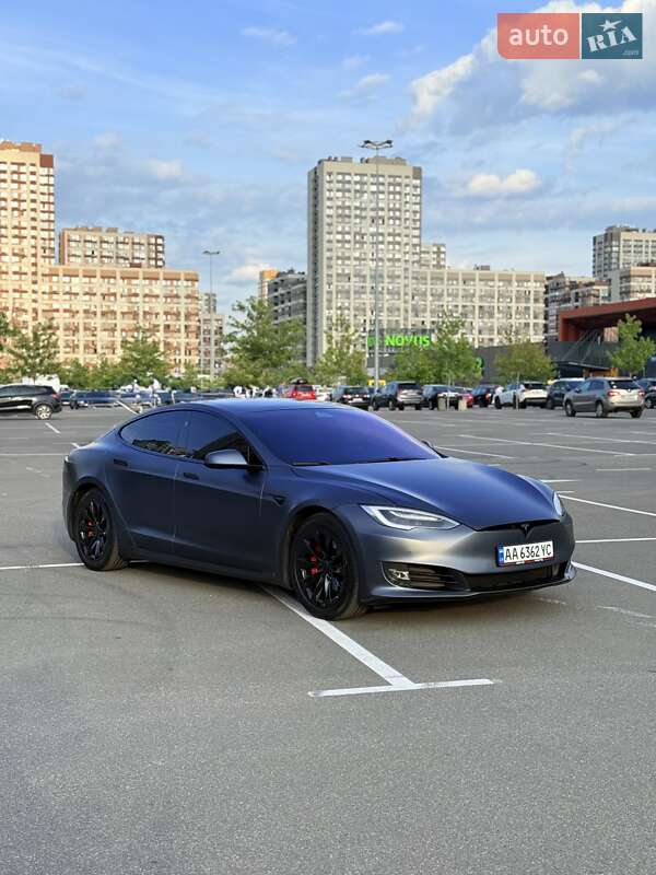 Лифтбек Tesla Model S 2019 в 