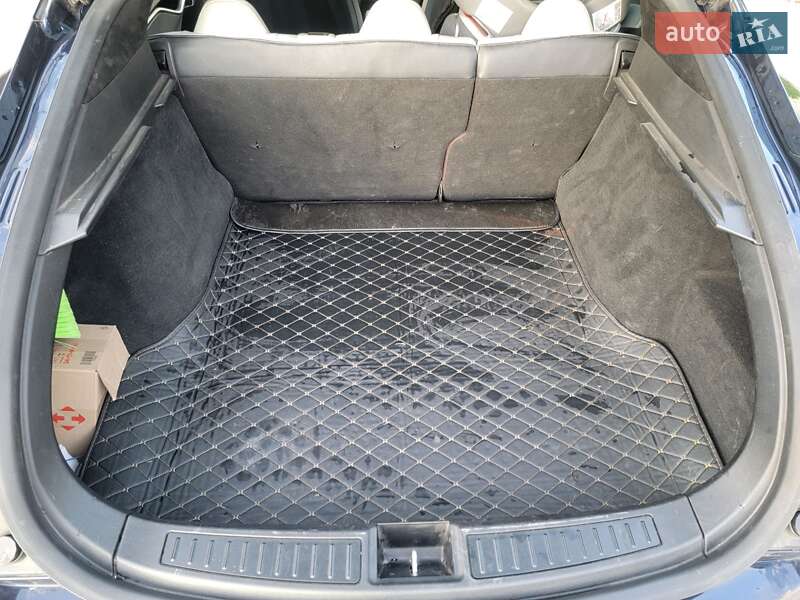 Лифтбек Tesla Model S 2013 в Днепре