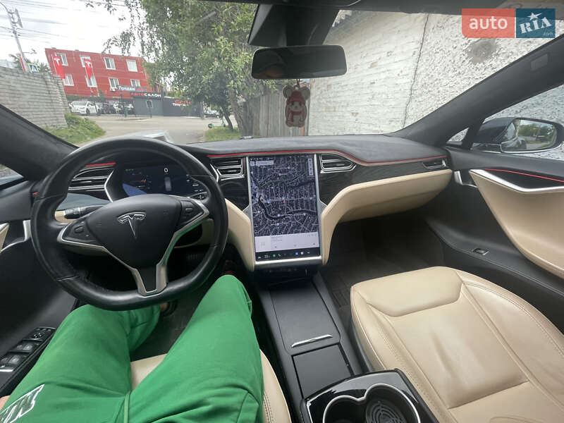 Лифтбек Tesla Model S 2016 в Киеве