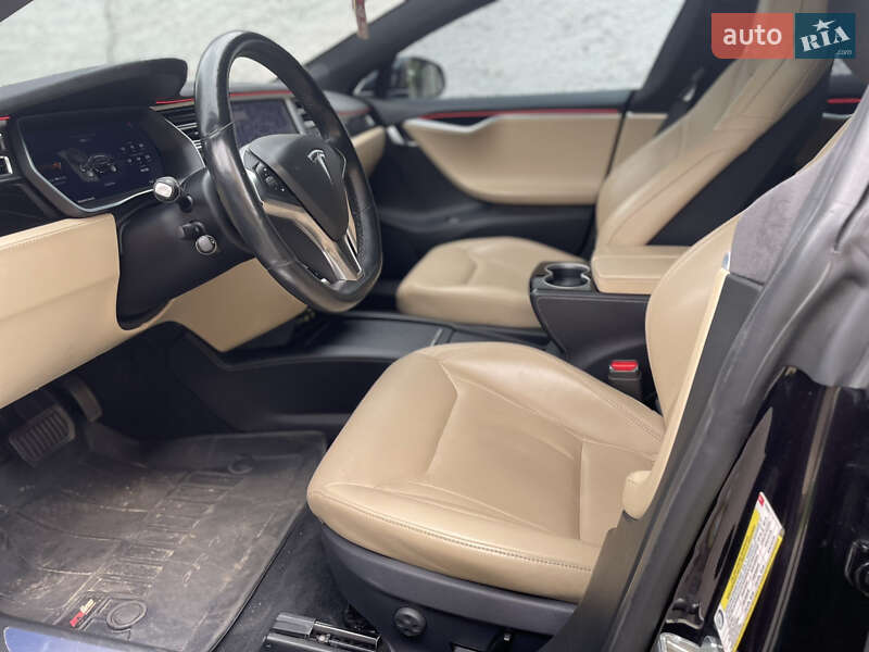 Лифтбек Tesla Model S 2016 в Киеве