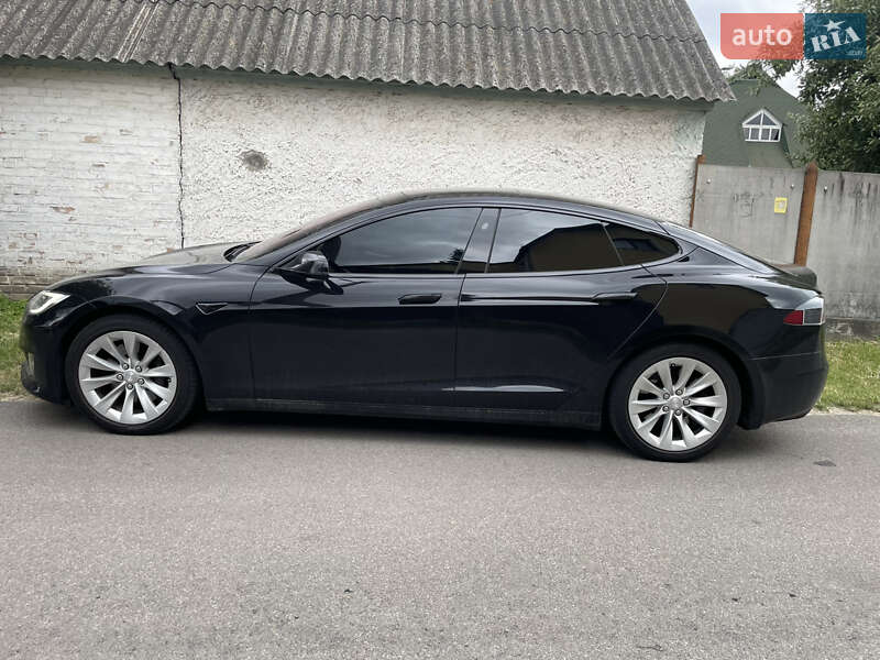 Лифтбек Tesla Model S 2016 в Киеве