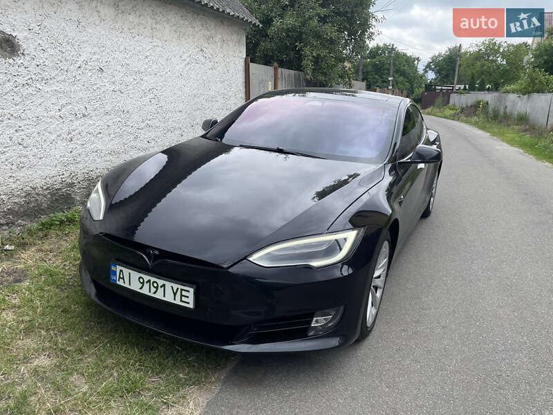 Лифтбек Tesla Model S 2016 в Киеве