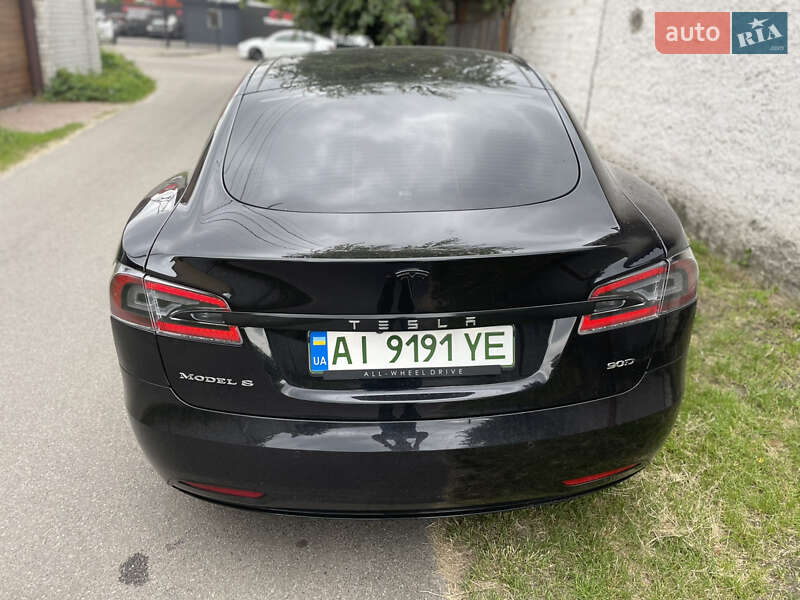 Лифтбек Tesla Model S 2016 в Киеве