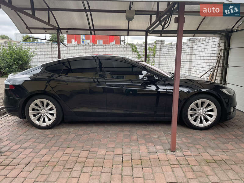 Лифтбек Tesla Model S 2016 в Киеве