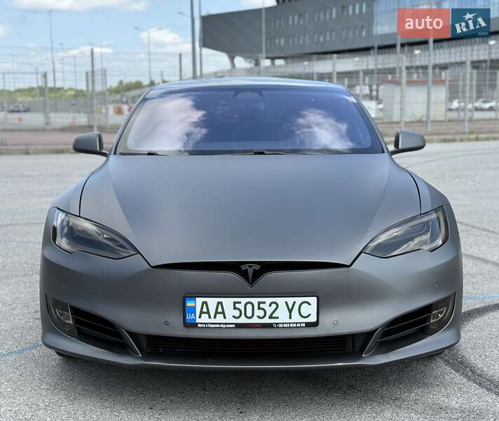 Tesla Model S 2018