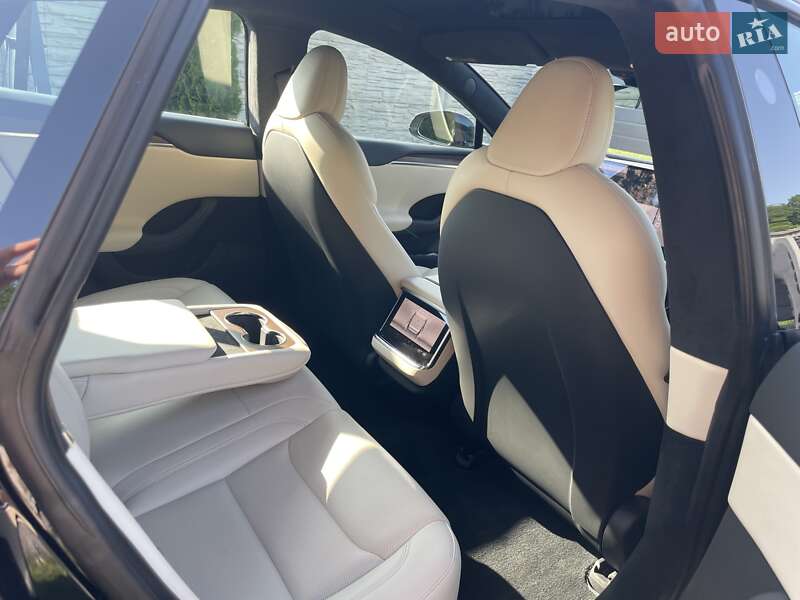 Лифтбек Tesla Model S 2022 в Житомире