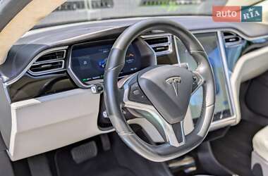 Лифтбек Tesla Model S 2015 в 