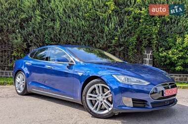 Лифтбек Tesla Model S 2015 в Луцке