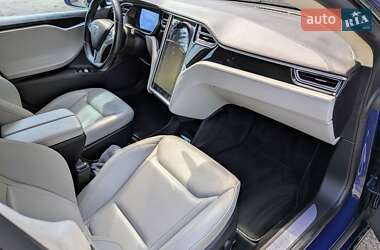 Лифтбек Tesla Model S 2015 в 