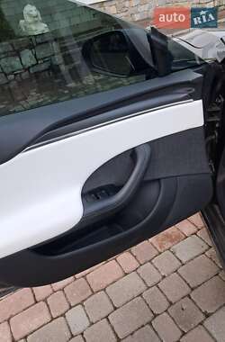 Лифтбек Tesla Model S 2021 в 