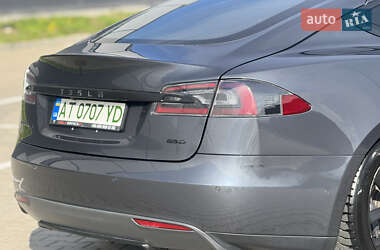 Лифтбек Tesla Model S 2015 в 