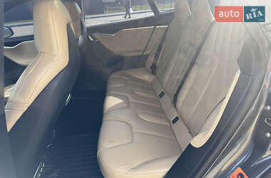 Лифтбек Tesla Model S 2015 в 
