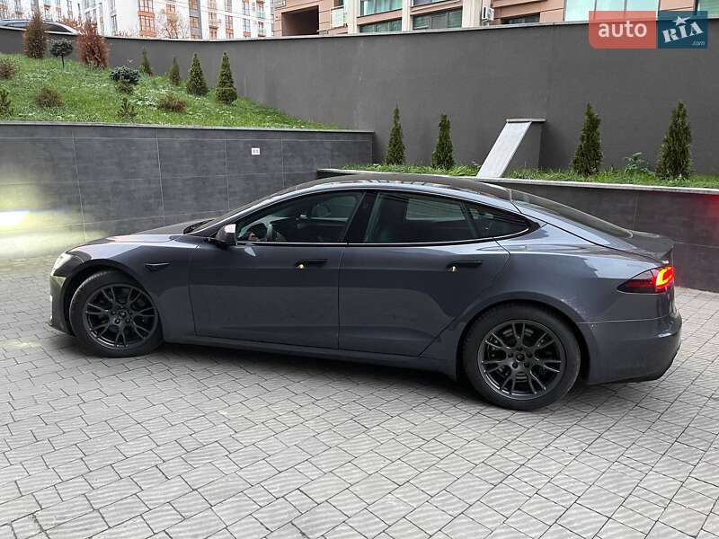Лифтбек Tesla Model S 2022 в Ивано-Франковске