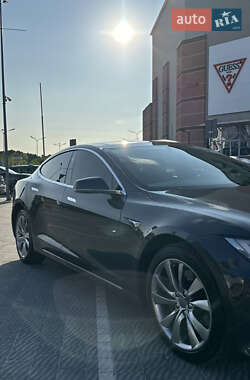 Лифтбек Tesla Model S 2016 в 