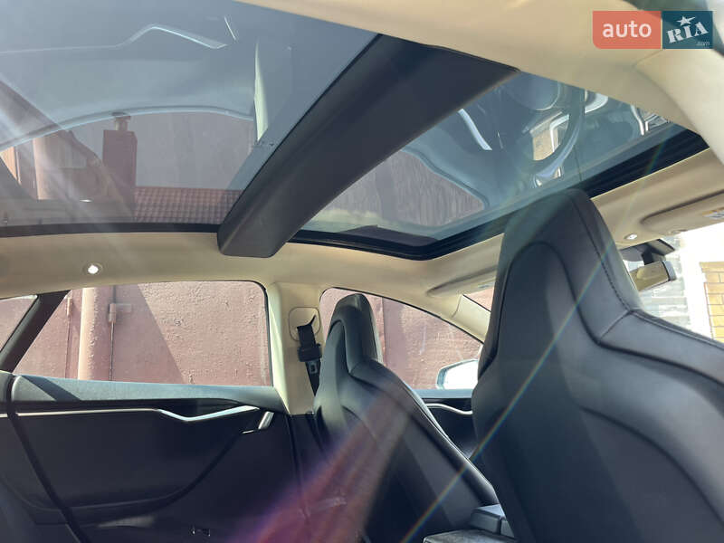 Ліфтбек Tesla Model S 2013 в Черкасах