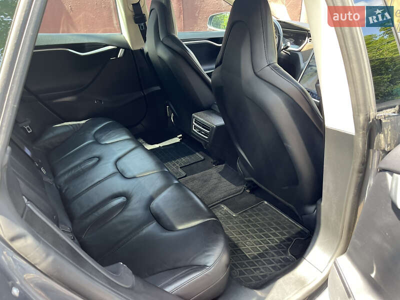 Ліфтбек Tesla Model S 2013 в Черкасах