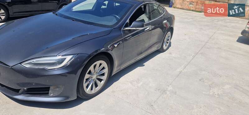 Лифтбек Tesla Model S 2017 в Киеве