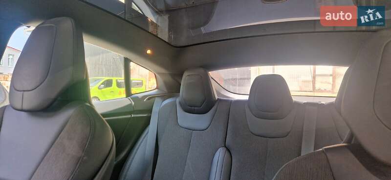 Лифтбек Tesla Model S 2017 в Киеве