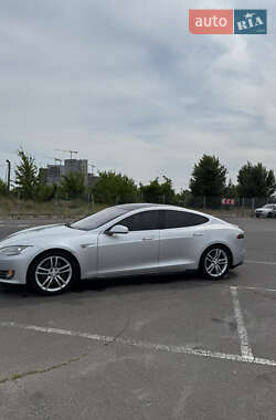 Лифтбек Tesla Model S 2013 в 
