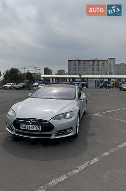 Лифтбек Tesla Model S 2013 в 