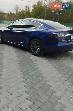 Лифтбек Tesla Model S 2016 в 