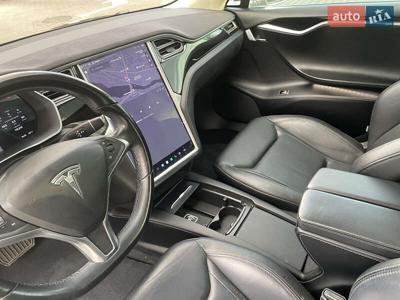 Лифтбек Tesla Model S 2016 в Виннице