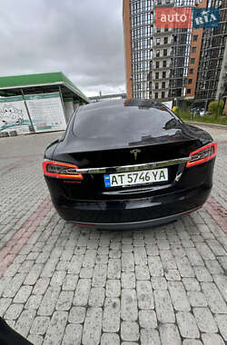 Лифтбек Tesla Model S 2015 в 