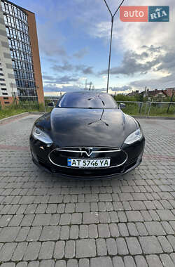 Лифтбек Tesla Model S 2015 в 