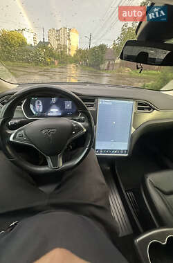 Лифтбек Tesla Model S 2015 в 