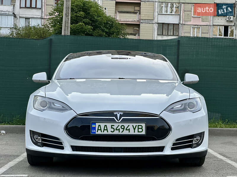 Лифтбек Tesla Model S 2015 в Киеве