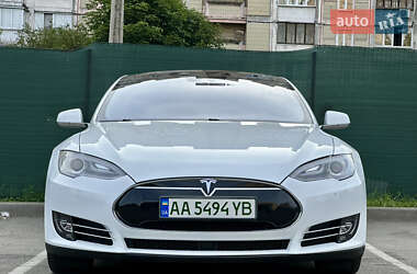 Лифтбек Tesla Model S 2015 в 