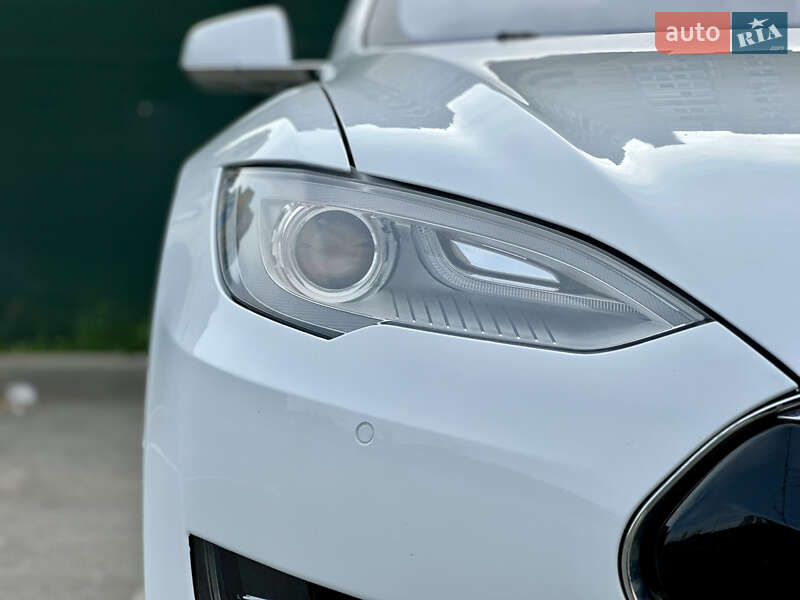 Лифтбек Tesla Model S 2015 в Киеве
