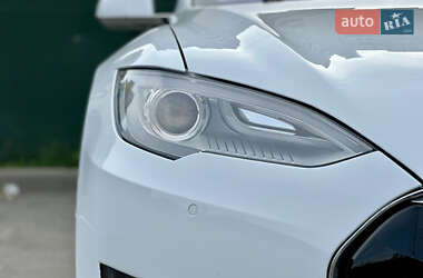 Лифтбек Tesla Model S 2015 в 