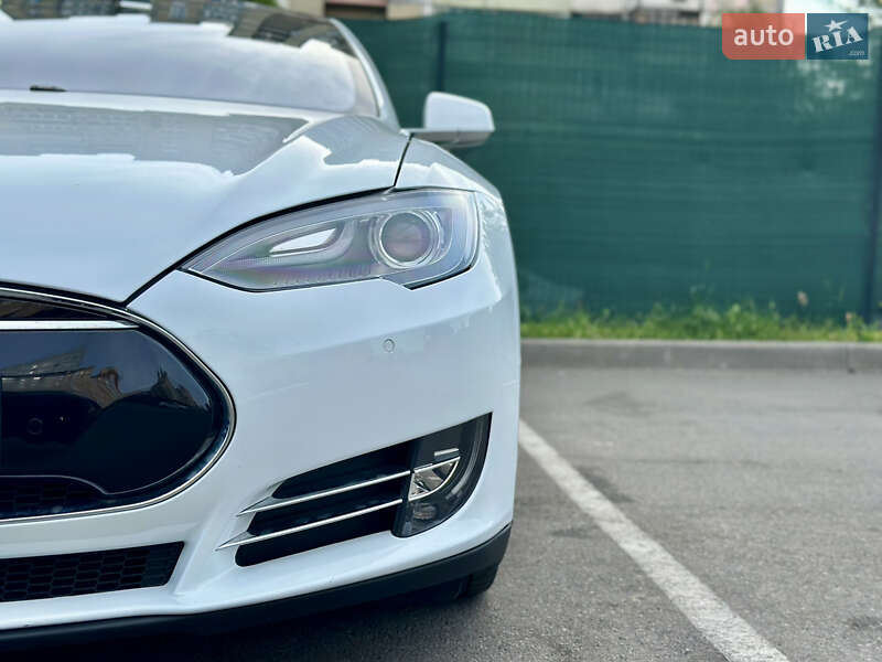Лифтбек Tesla Model S 2015 в Киеве