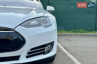 Лифтбек Tesla Model S 2015 в 