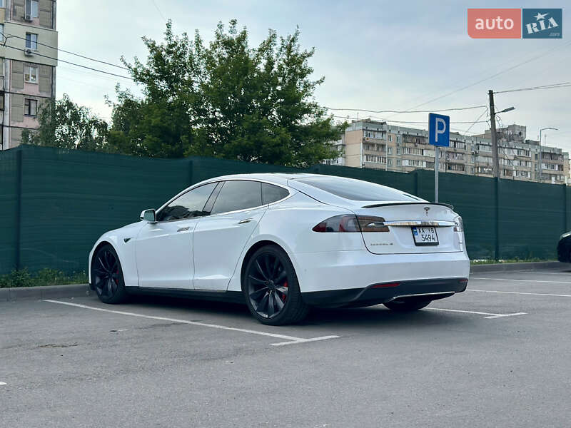 Лифтбек Tesla Model S 2015 в Киеве