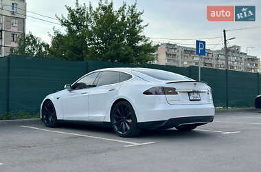 Лифтбек Tesla Model S 2015 в 