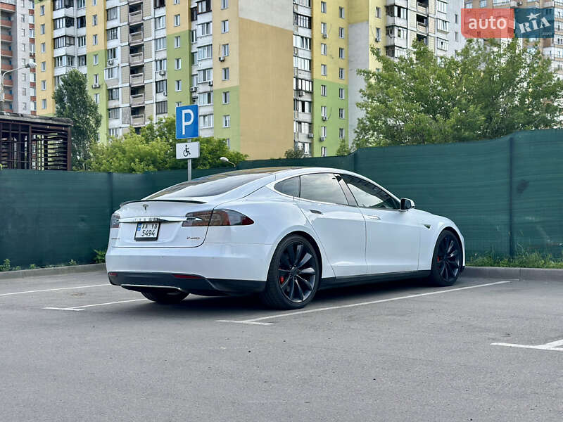 Лифтбек Tesla Model S 2015 в Киеве