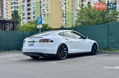 Лифтбек Tesla Model S 2015 в 