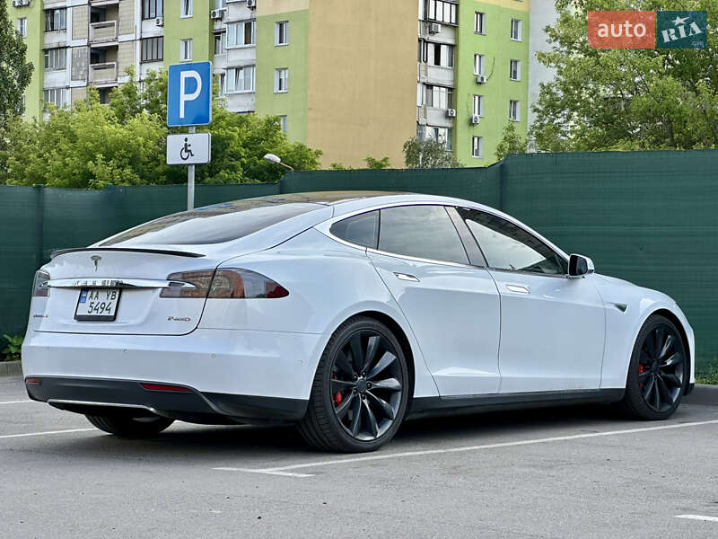 Лифтбек Tesla Model S 2015 в Киеве