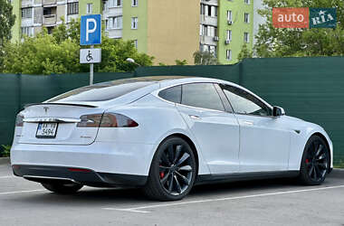 Лифтбек Tesla Model S 2015 в 